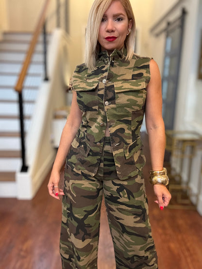 Camo vest and matching cargo pants set, full front view