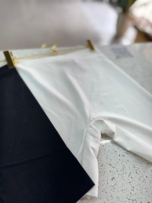 Isabella Essentials (Black and White)