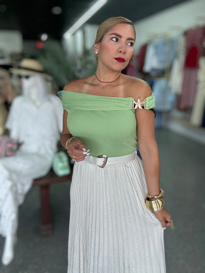 Ivory pleated midi skirt with elastic waistband and fitted belt