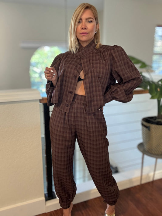 Brown plaid two-piece set: puff-sleeve top with matching jogger pants